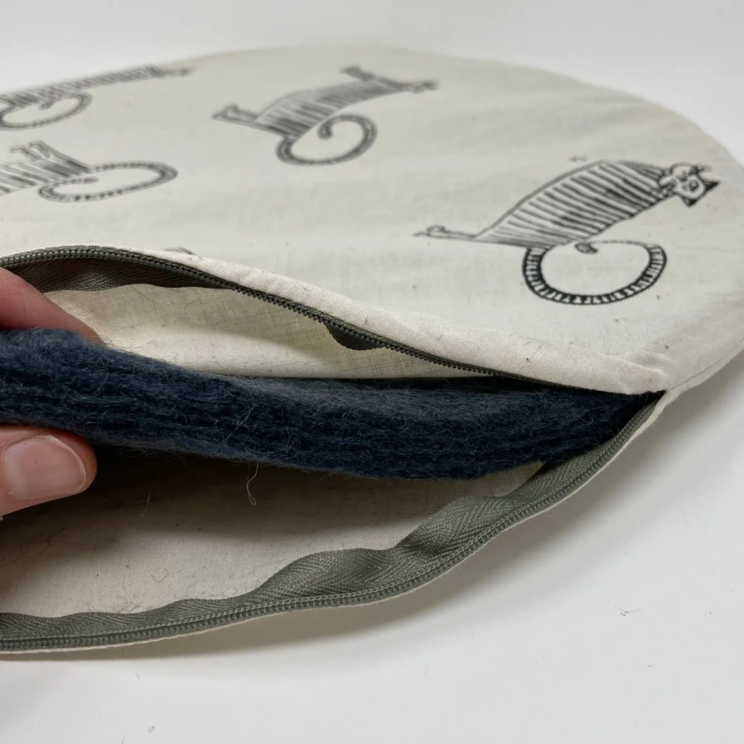 CURLY TAIL Wool Cat Cave | Cat Bed