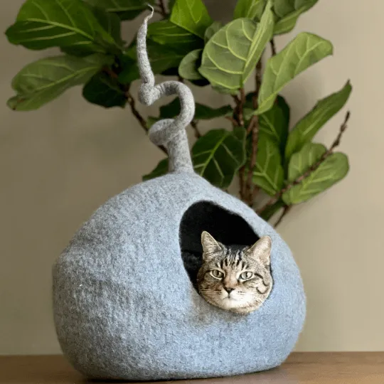 CURLY TAIL Wool Cat Cave | Cat Bed