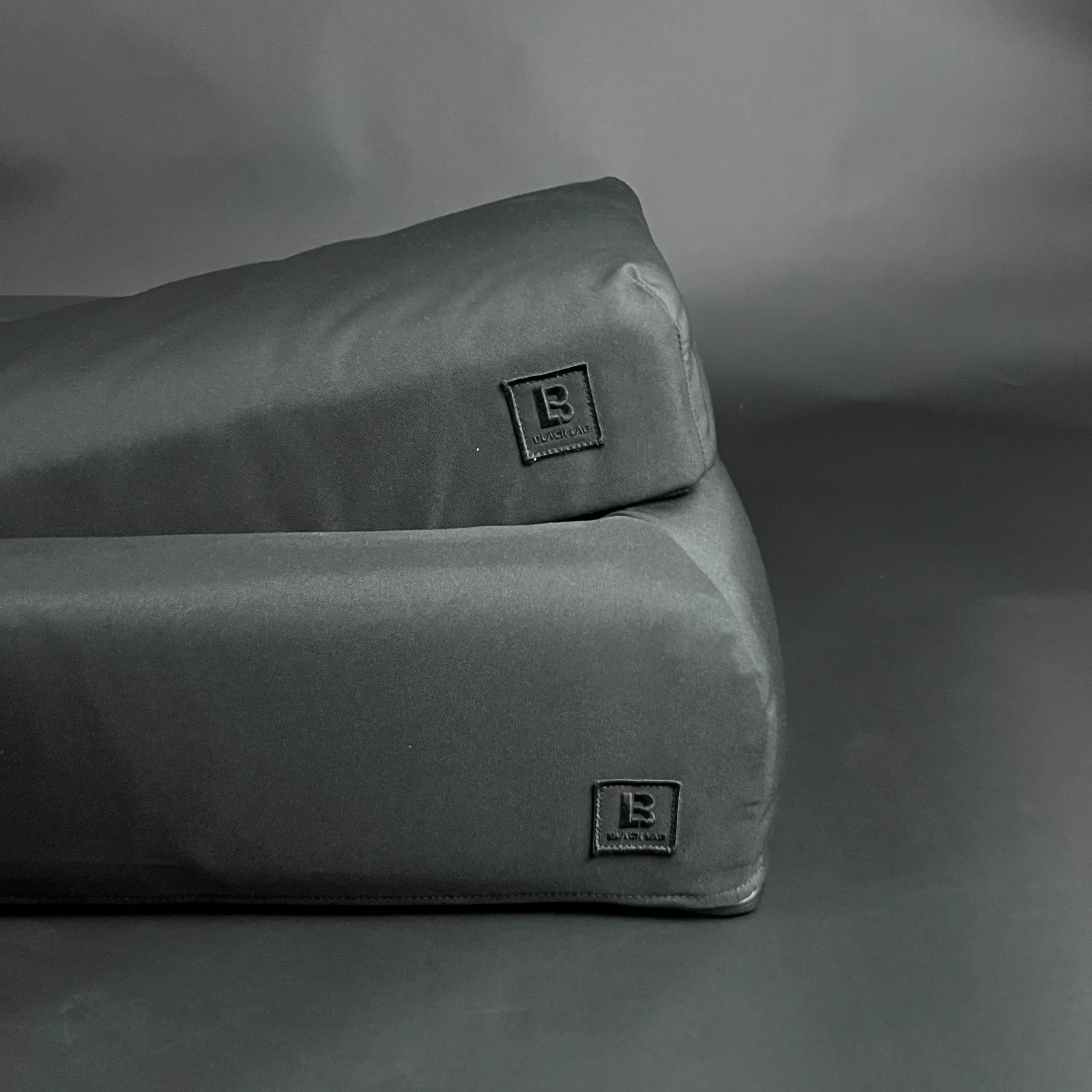 Nomad - Tough Bolster Bed (2-in-1)
